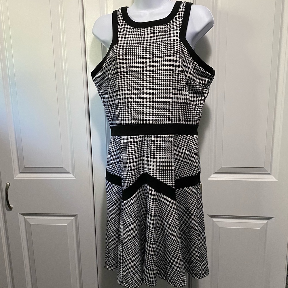 Black and white sleeveless dress